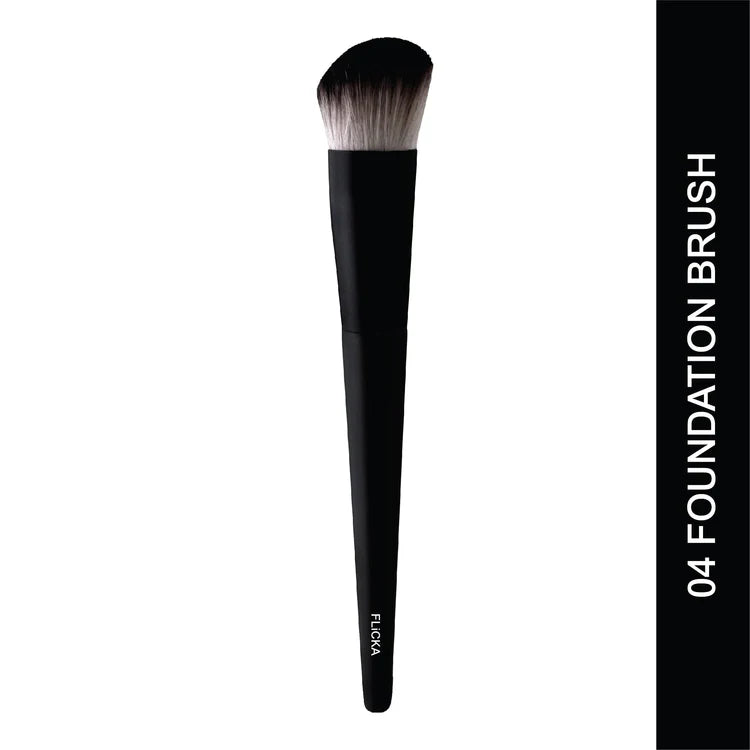 Flicka Foundation Brush 04