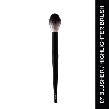 Flicka Blusher/ Highlighter Brush 07